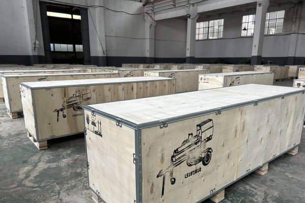 WS18 log splitter loading