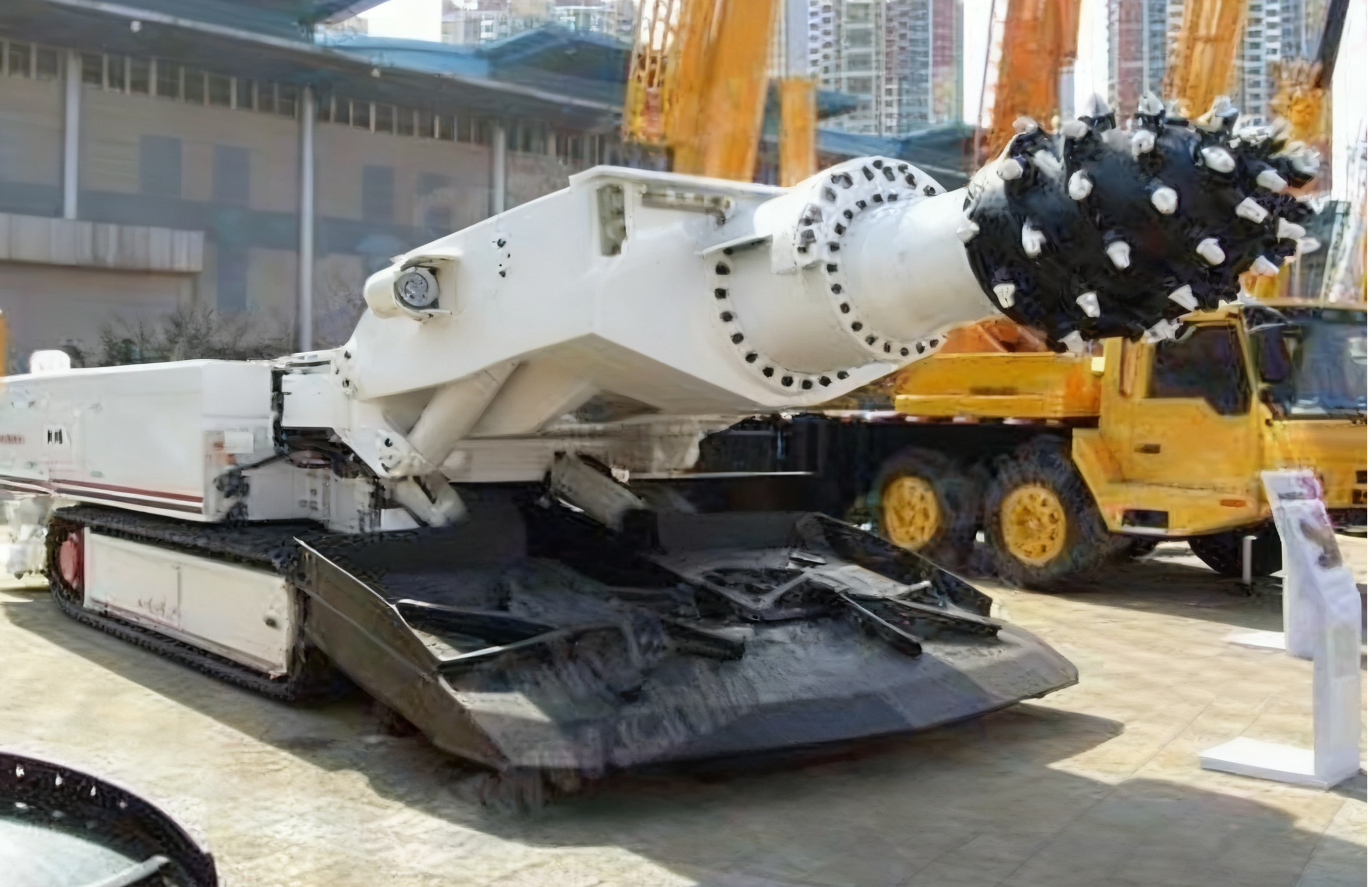 Underground Mining Heading Machine