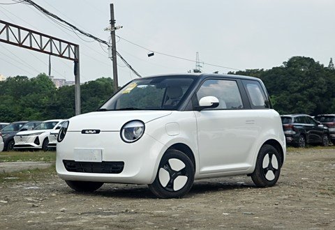 CHANGAN Lumin 301km Mini Electric Car Sailing Style EV