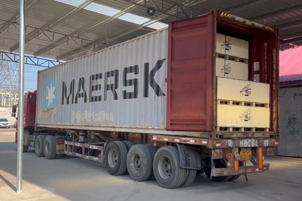 Loading another 40HQ container of log splitter from KNDMAX company