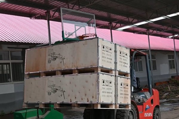 Loading 40HQ container of gasoline and tractor log splitter from KNDMAX company