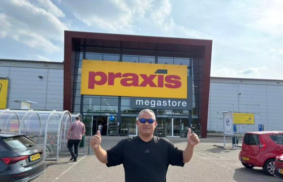 General Manager Liu is conducting market research in the Netherlands.