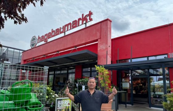 General Manager Liu is conducting market research in Germany.