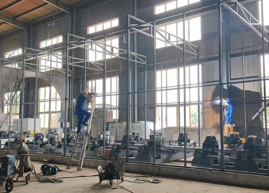 The Huashida 3620mm 3PE steel pipe anti-corrosion equipment purchased by a customer in Linyi has entered the installation stage.